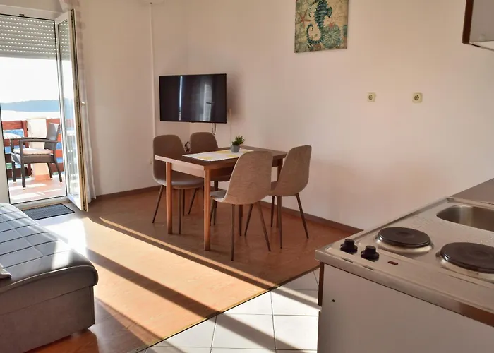 Sanjin Apartment *